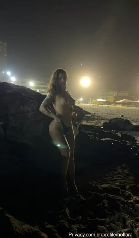 Julia Lara モデル 画像