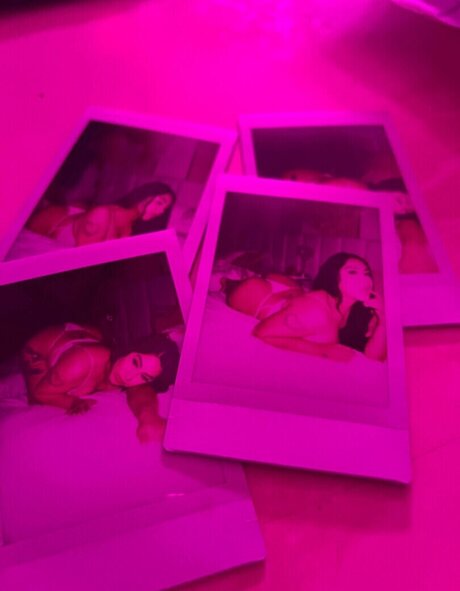 小柄なブルネットのオンリーファンズ HD 写真