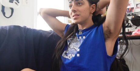 黒髪の熟女オンリーファンズ セクシーヌード ギャラリー