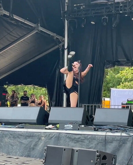 巨乳ストリップオンリーファンズ xxx 写真