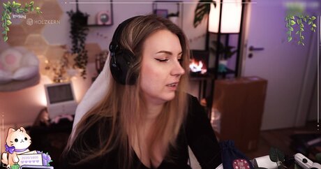 金髪の小人オンリーファンズ ポルノグラフィック 画像