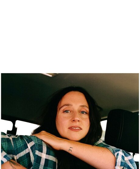 Katie Crutchfield ヌードスター 画像