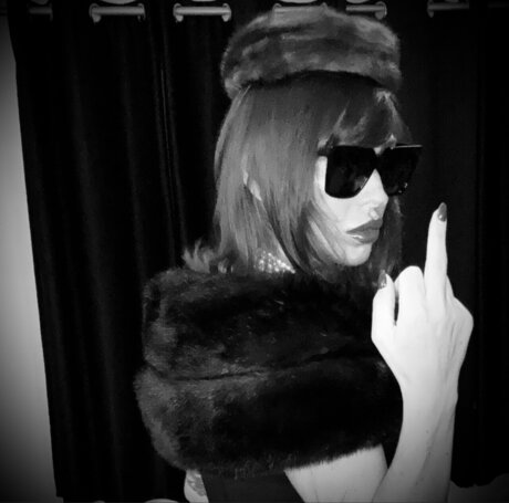 Two sixteens and a broken pinky トップモデル 画像