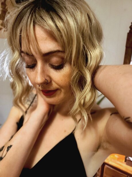 Deidre Witch ホットモデル 画像