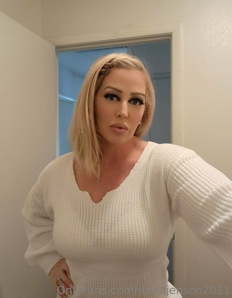 Alura Jenson セックスモデル 画像