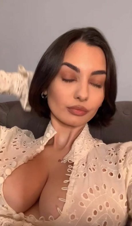 Adelaide T 美しいモデル 写真