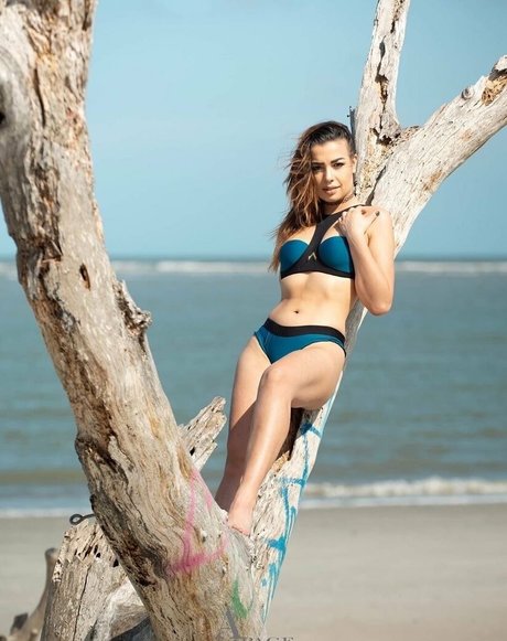 肉厚熟女オンリーファンズ エロチック 画像