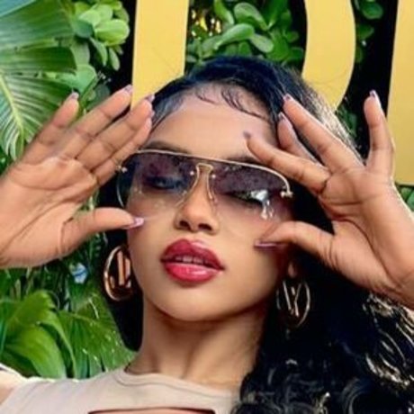 Thurriaa ポルノスター 裸 画像