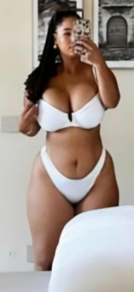 ぽっちゃり妊婦オンリーファンズ ポルノグラフィック 写真