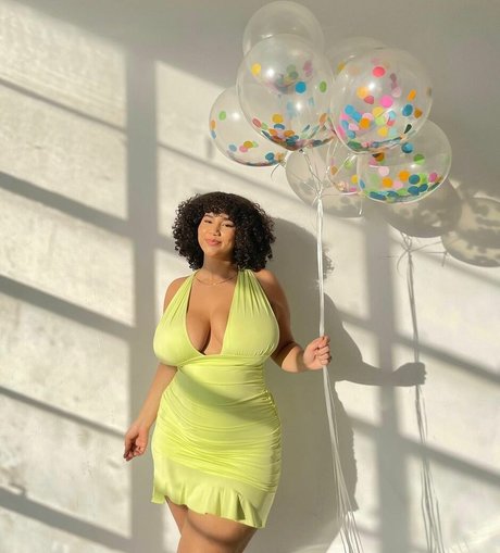 ぽっちゃりカップルオンリーファンズ 美しい裸 アーカイブ