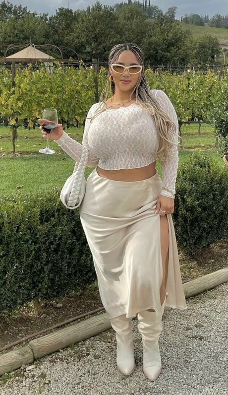 ぽっちゃりカップルオンリーファンズ 無料セックス 写真