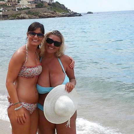 Laura Leonardi ポルノモデル 画像