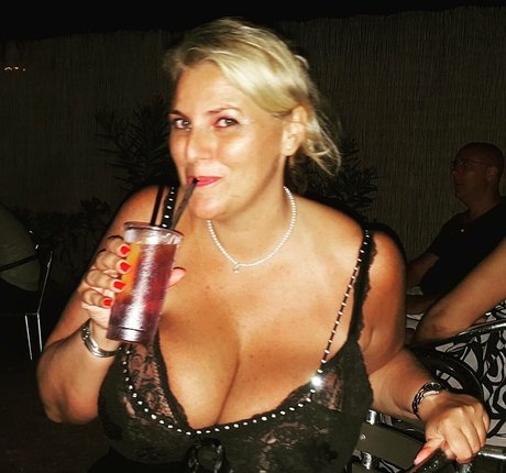 Laura Leonardi ポルノスター 素敵 写真