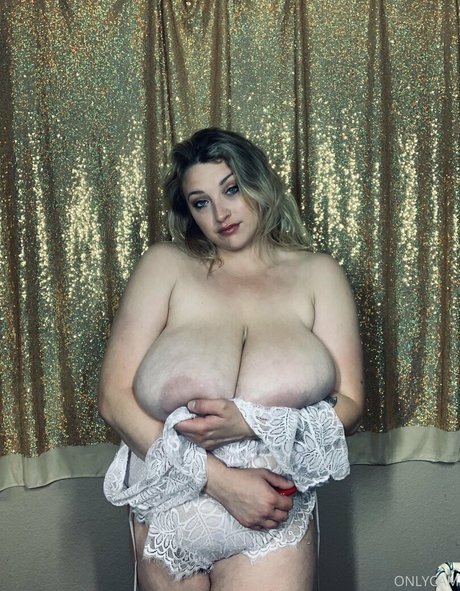 cambriacurves セックススター 写真