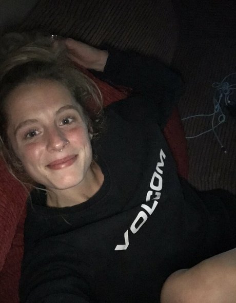 hornycavegirl アートスター ギャラリー