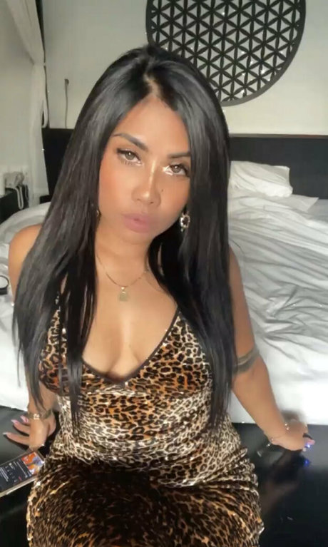 marilynvip スター 裸 画像