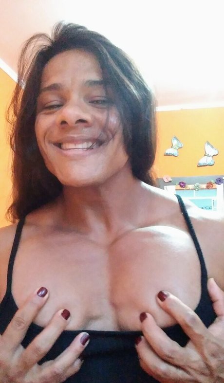 巨乳熟女オンリーファンズ セクシーヌード 写真