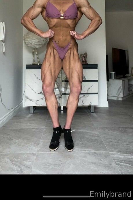 お尻を広げるオンリーファンズ セクシーヌード 画像