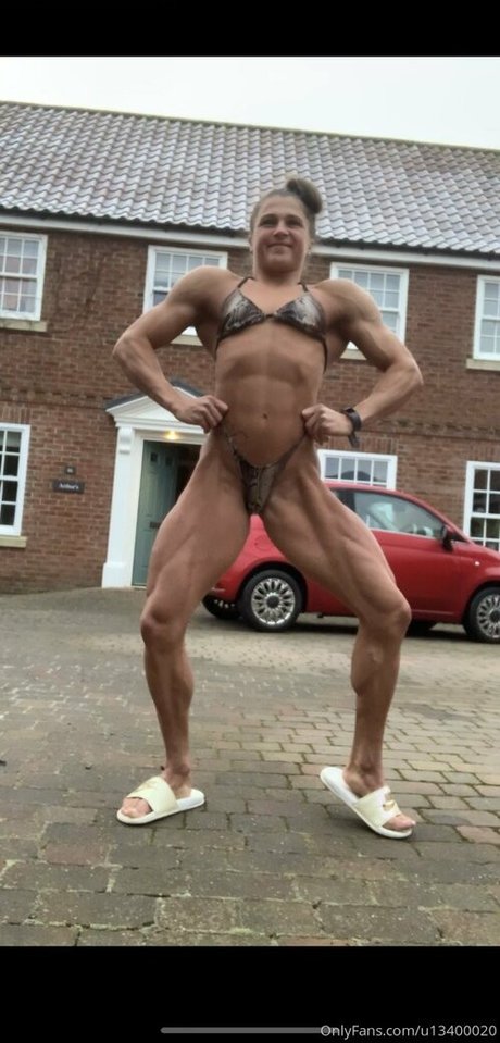 emilyjbrand98 美しい女優 写真