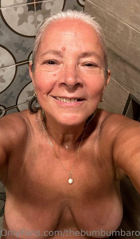 ティーンフィンガリングオンリーファンズ パーフェクト 写真