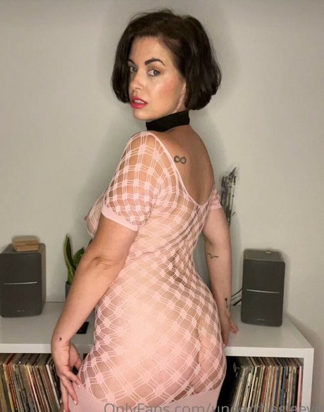 日本の熟女オンリーファンズ 無料裸 画像