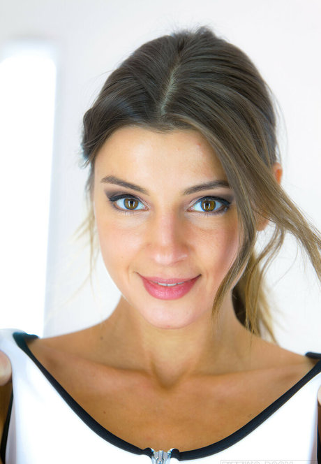 ブルネットのPOV オンリーファンズ セクシー 写真