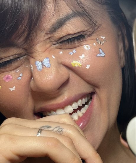 曲線美のランジェリーオンリーファンズ セクシー ギャラリー