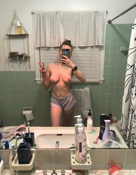 babykannabis モデル 画像