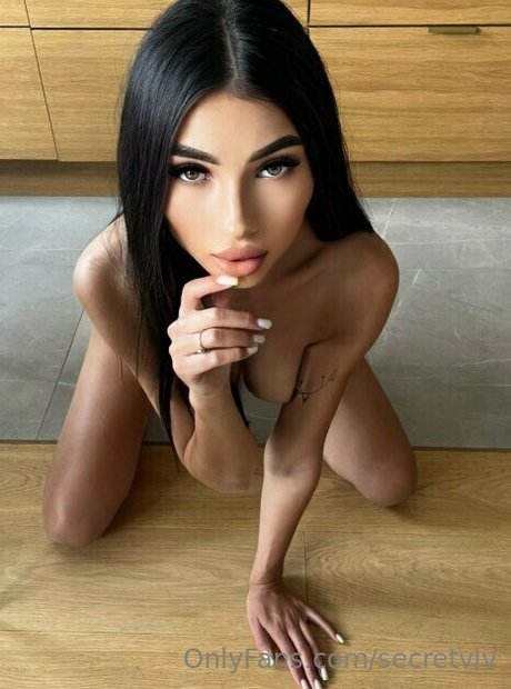 サプライズアナルオンリーファンズ 無料 画像