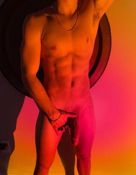 オイルを塗った巨乳オンリーファンズ えろた 画像