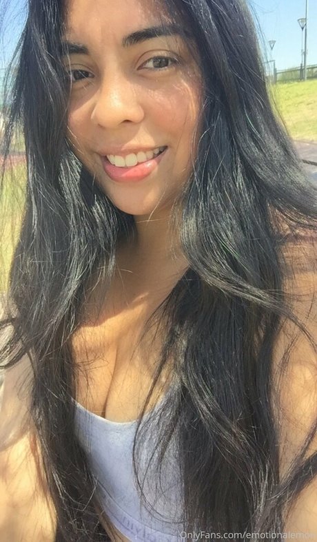 弁護士オンリーファンズ 無料裸 画像