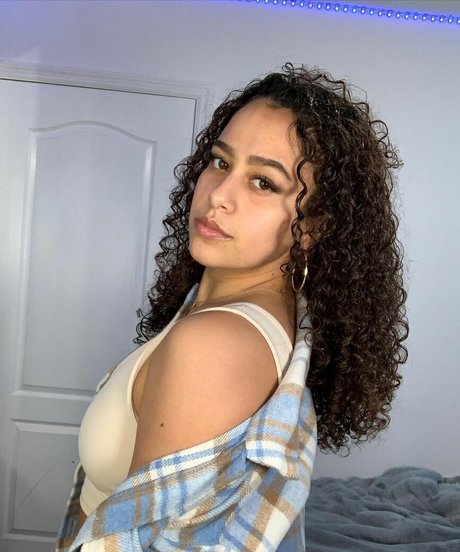 Bugzyy p ポルノモデル 写真