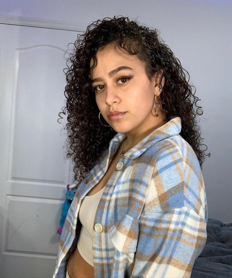 Bugzyy p ヌードスター 写真