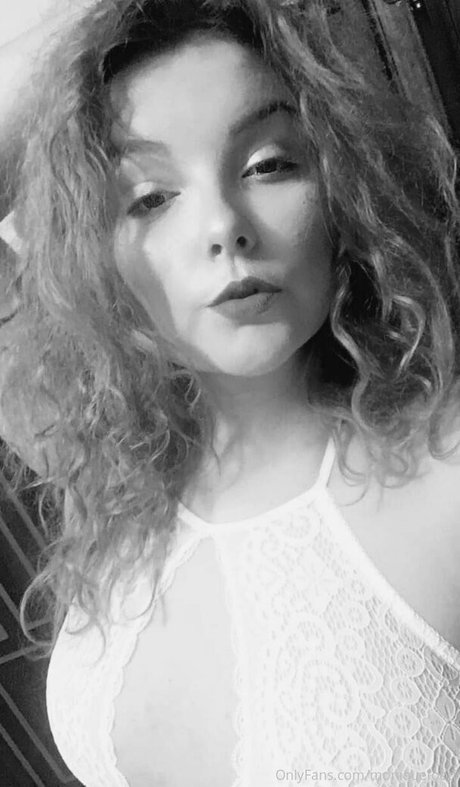 moniiquefox 裸のモデル 写真