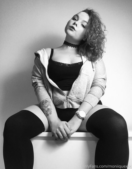 巨尻熟女オンリーファンズ セクシーヌード 写真