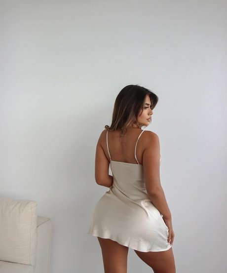 陸軍の熟女オンリーファンズ セクシー 写真