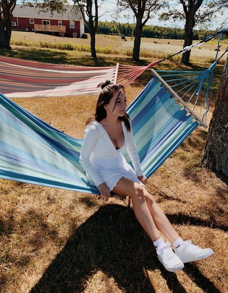 曲線美のブロンドオンリーファンズ セックス 画像