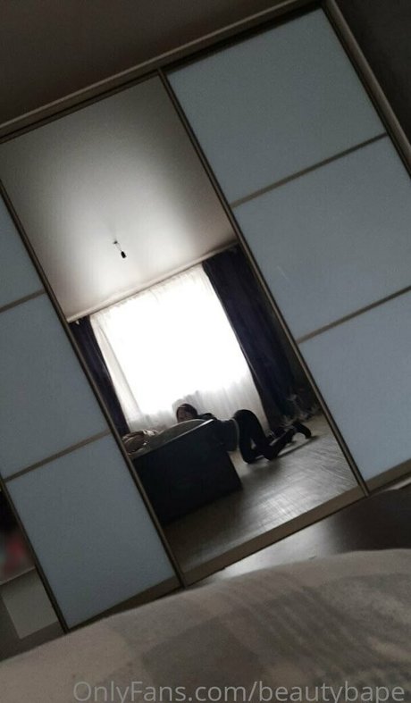 トゥワークオンリーファン ヌード 写真