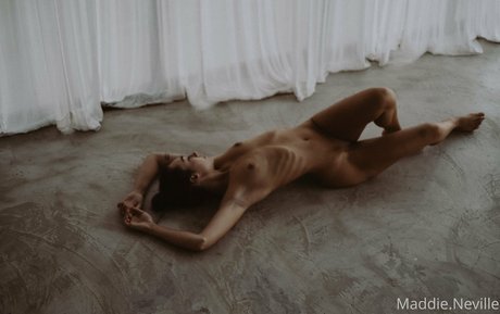 maddieneville ポルノスター アート 写真