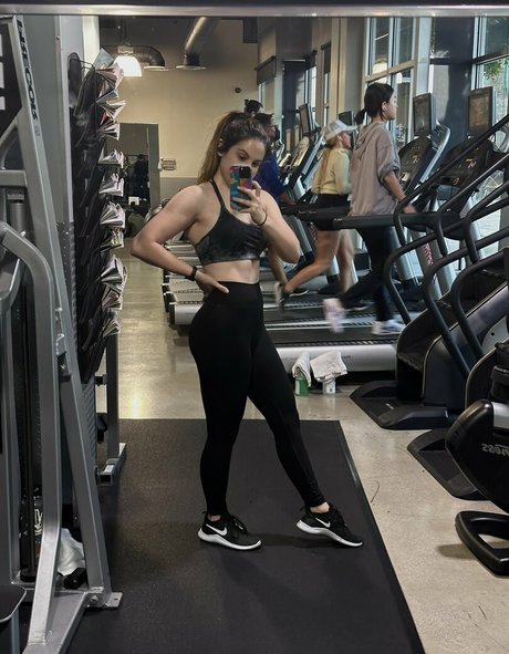 Sloane Wolf ホットなモデル 写真