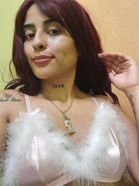 ストリップショー オンリーファンズ ホットヌード 画像