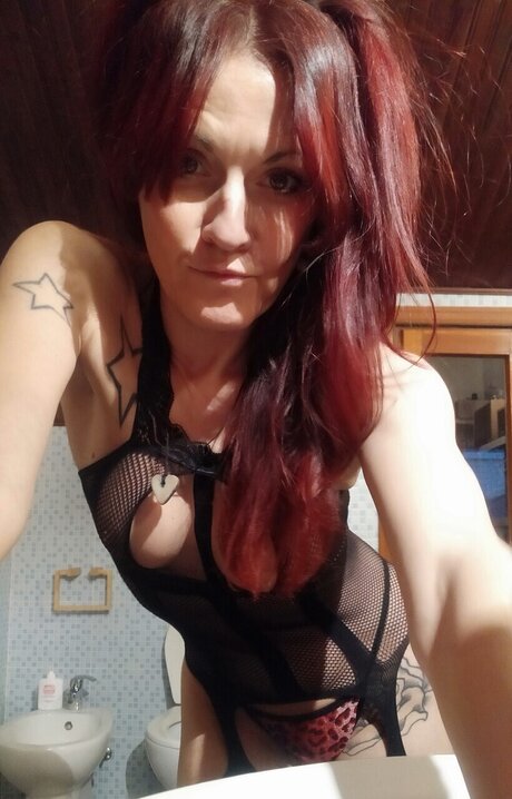 裸の女の子オンリーファンズ ヌード 写真