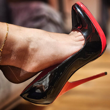 nylonheelsqueen 裸のポルノスター 写真