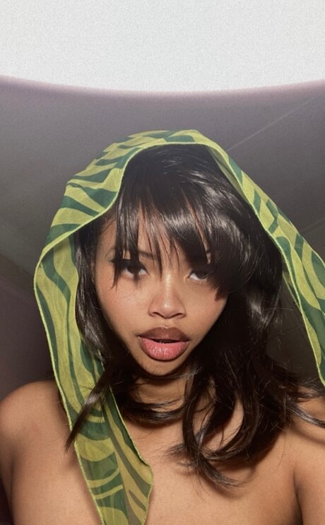 大きなプッシー唇オンリーファンズ セクシー裸 画像