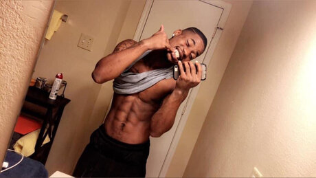 DUCEBIGGALOOO アダルトスター 写真