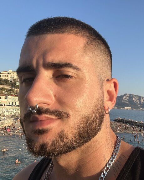 XLFBoyMarseille セックスモデル 写真