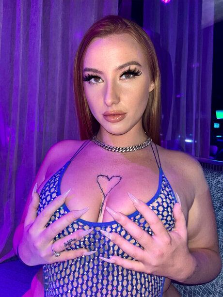 Anna Red VIP アダルト女優 写真