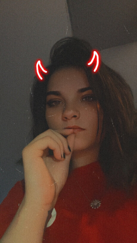 BustyHoney19 かわいいモデル 写真