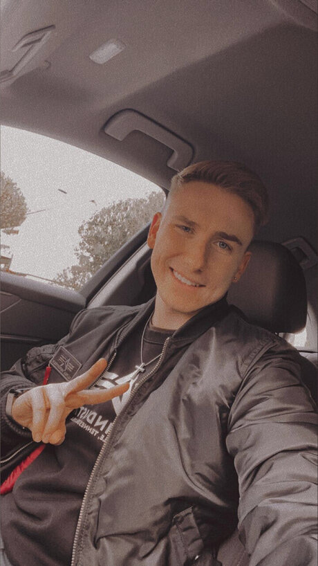 Elias Twink 18 content スター ヌード 写真