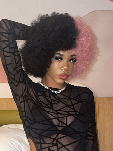 PhatMa アート女優 写真